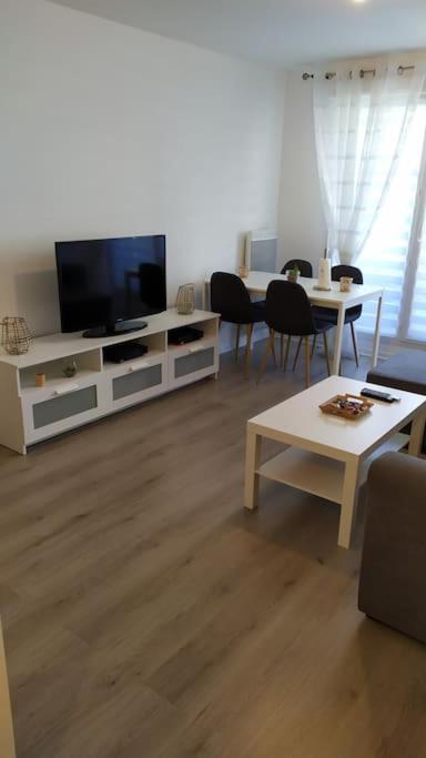 T2 De 42M² A Proximite De La Gare A 30Min De Paris Apartment Mantes-la-Jolie Exterior foto